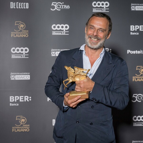 Alessandro Preziosi Backdrop